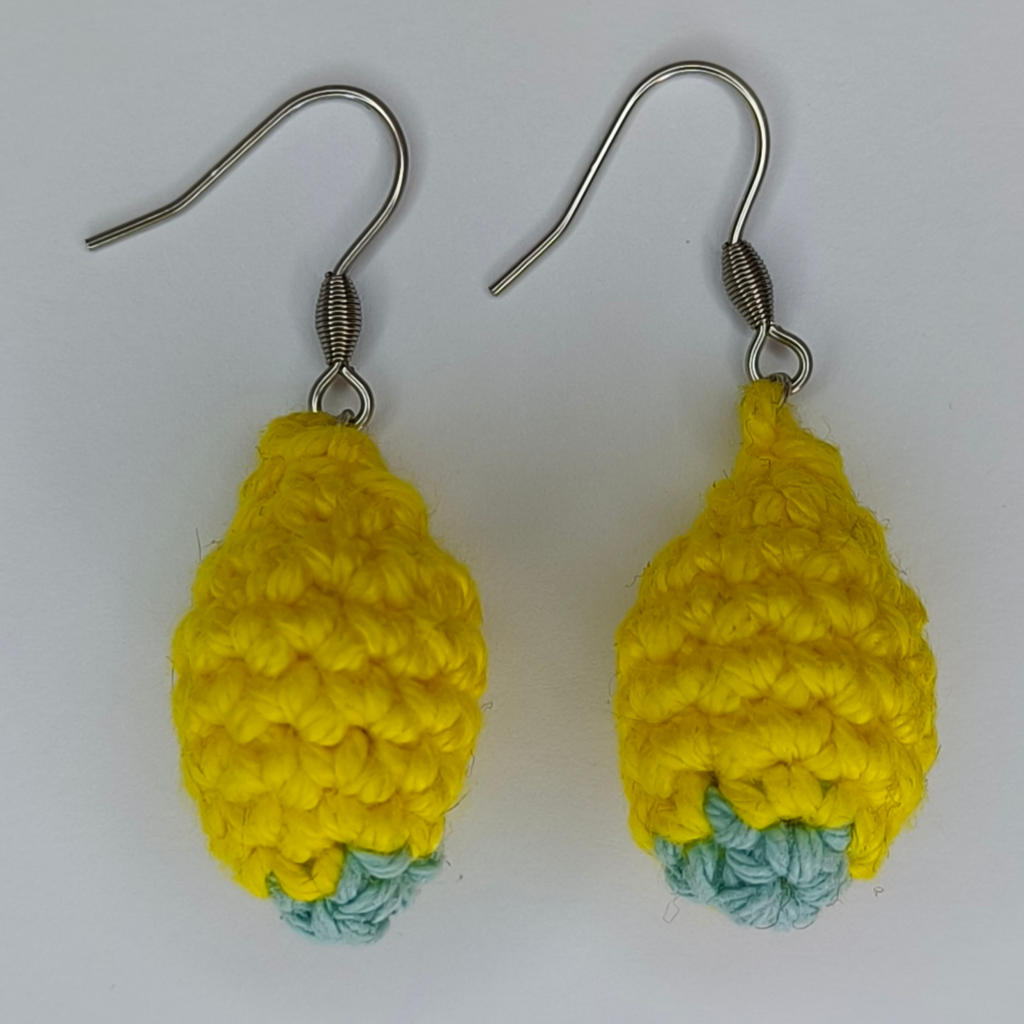 Boucles d'oreilles citron avec des attaches pour oreilles percées