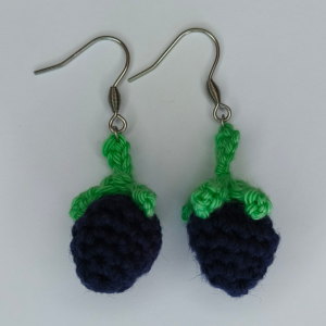 Boucles d'oreilles mûre avec des attaches pour oreilles percées